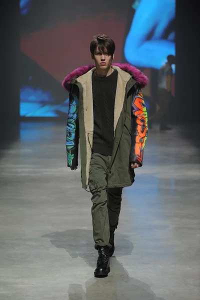 Look 80